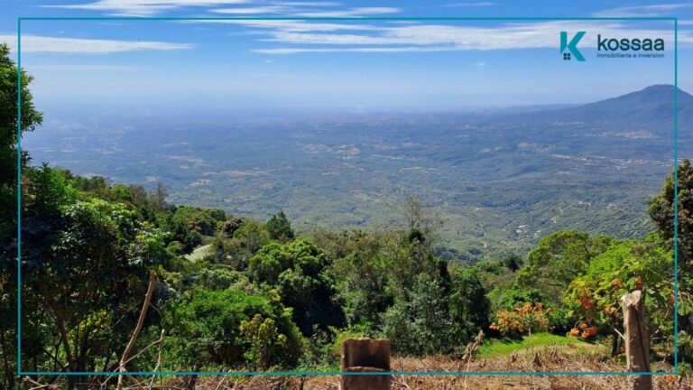 espectacular terreno está ubicado en las faldas del majestuoso Volcán de Santa Ana (Ilamatepec), el volcán más alto de El Salvador c