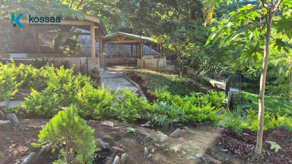 Casa con amplio terreno y terraza – Complejo ecológico - 1